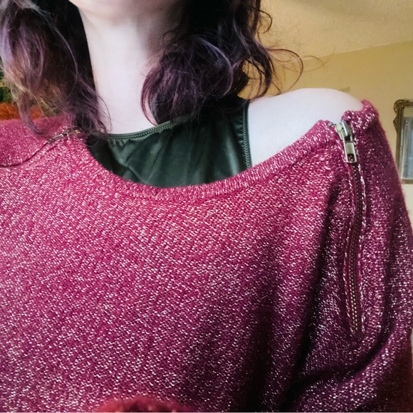 Bisou Bisou Sweater Size LARGE with gold zipper detail. Gold and maroon EUC - Picture 8 of 10
